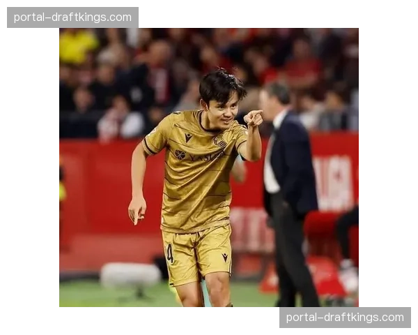 官方：皇家社会与日本中场久保健英完成续约，违约金10亿欧元