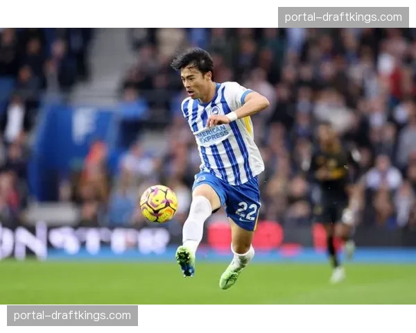 伤病更新：布莱顿官方确认，三笘薰腿部肌肉不适，将接受进一步检查